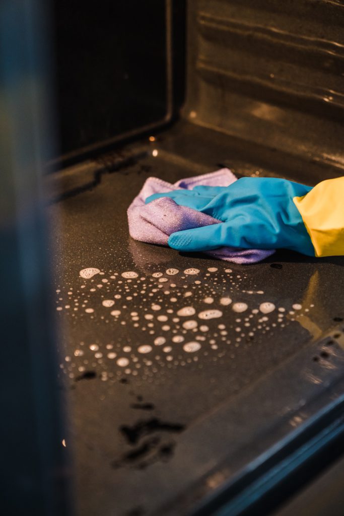 Oven cleaning with detergent