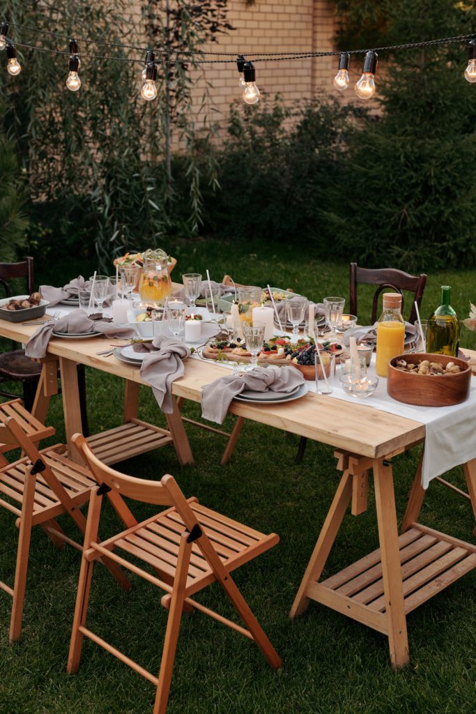 How to clean your wooden set of garden furniture